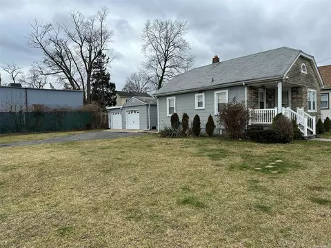 79 Ray Ave, Freeport, NY 11520