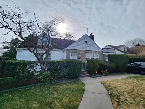 92 Melvin Ave, West Hempstead, NY 11552