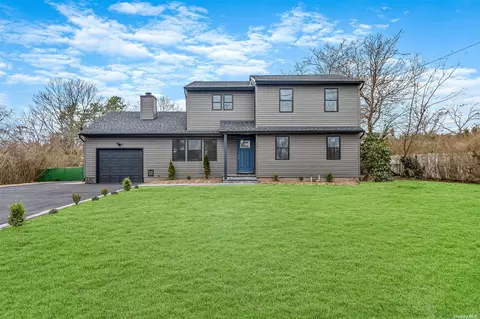 700 Sycamore Ave, Bohemia, NY 11716