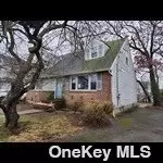 76 4th St, New Hyde Park, NY 11040
