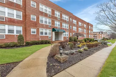 101 Second St #B12, Garden City, NY 11530