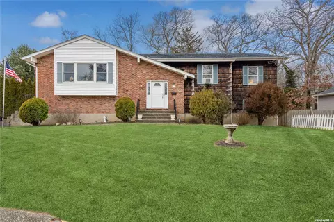 15 W Lake Dr, Amityville, NY 11701