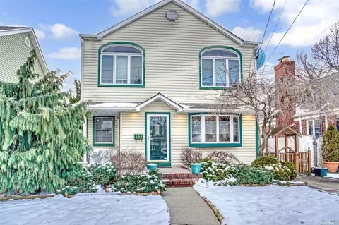 123 Wellington S Rd, West Hempstead, NY 11552