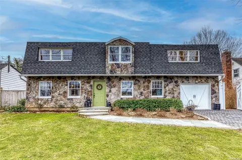 103 Arleigh Dr, Albertson, NY 11507
