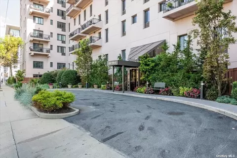 100 W Broadway #4H, Long Beach, NY 11561