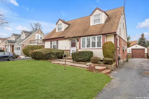 483 Argyle Rd, Mineola, NY 11501