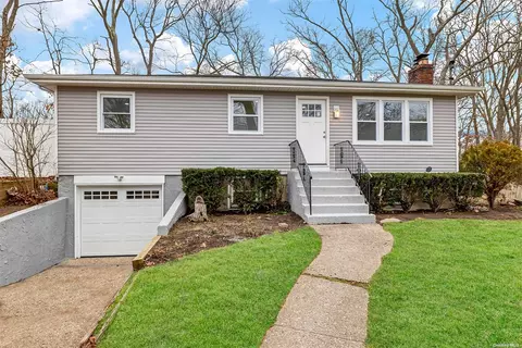 45 Plandome Rd, Sound Beach, NY 11789