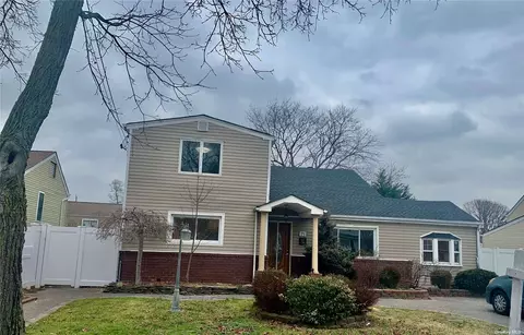 71 W 22nd St, Deer Park, NY 11729
