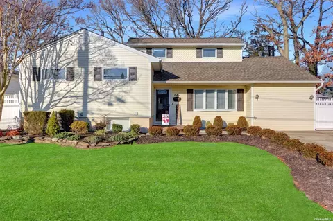 133 Walnut St, Massapequa Park, NY 11762