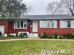 89 Walton St, Brentwood, NY 11717