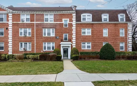129 Second St #H3, Garden City, NY 11530
