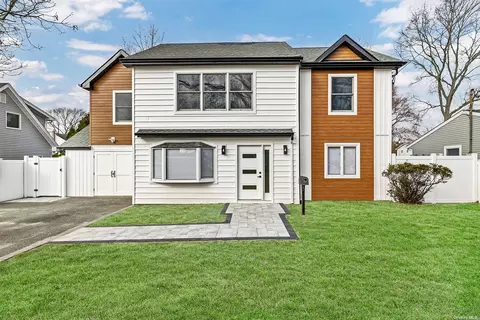 20 Jean Rd, West Islip, NY 11795