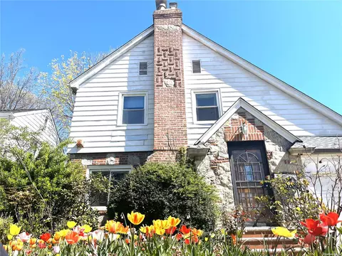 186-33 Henley Rd, Jamaica Estates, NY 11432