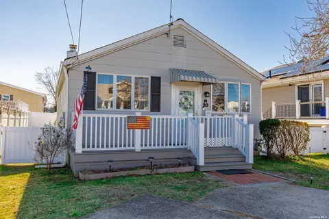 20 India Pl, Amity Harbor, NY 11701