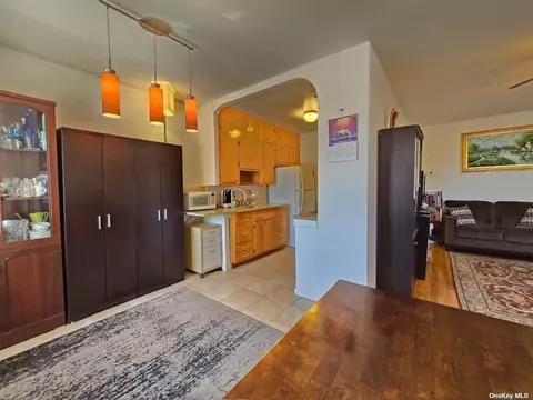 59-14 164th St, Flushing, NY 11365