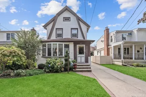 65 Drake St, Malverne, NY 11565