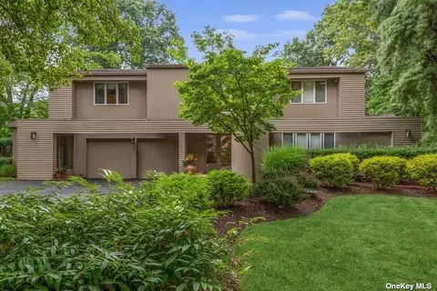 12 Sleepy Ln, Melville, NY 11747
