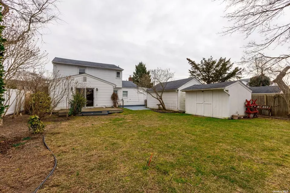 36 Washington Ave, West Sayville, NY 11796 23 Photos Movoto