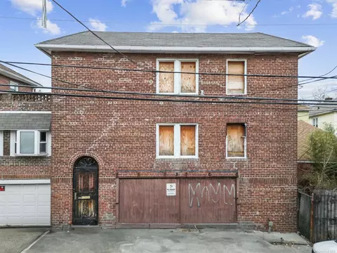 811 Saint Ouen St, Bronx, NY 10470