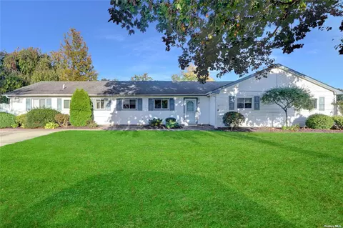 59 Oneida Ave, South Setauket, NY 11720