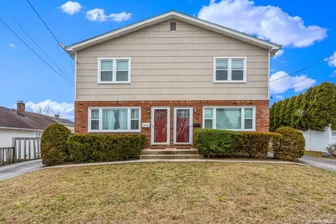 11 Marwood Rd S, Port Washington, NY 11050
