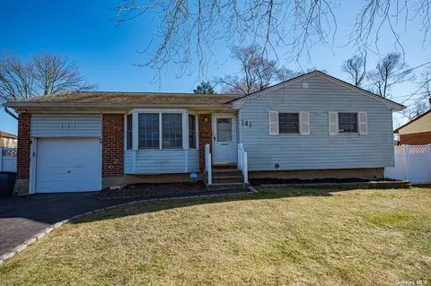 141 Burlington Ave, Deer Park, NY 11729