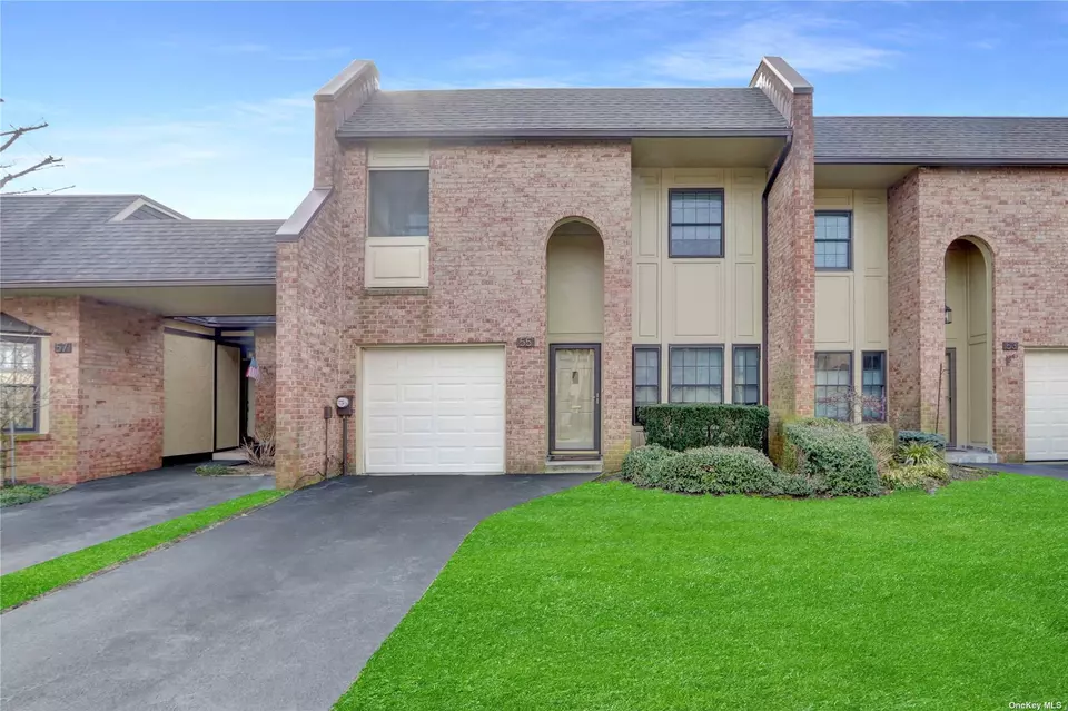 55 Southgate Cir 55, Massapequa Park, NY 11762 30 Photos Movoto