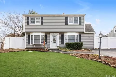 23 Crescent Ln, Levittown, NY 11756