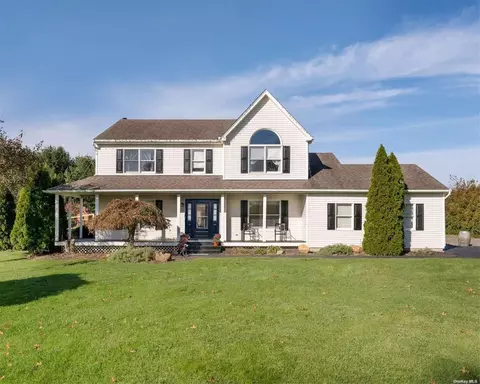 119 May Dr, Baiting Hollow, NY 11933