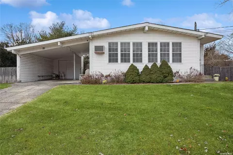 20 Neptune Ave, Patchogue, NY 11772