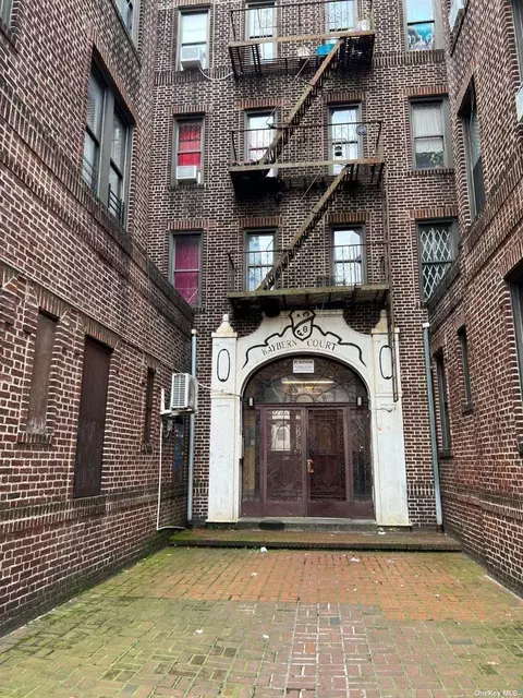 97-52 75 St #B3, Ozone Park, NY 11416