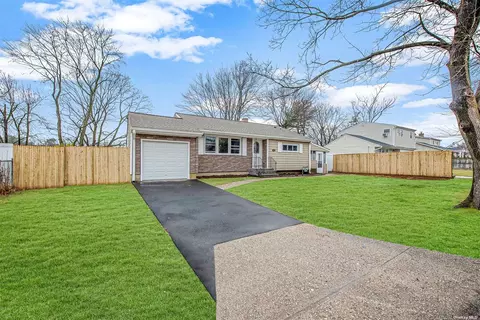 182 Westwood Dr, Brentwood, NY 11717