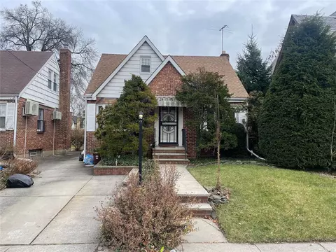 27-15 166th St, Flushing, NY 11358