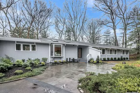 11 Ridge Rock Ln, East Norwich, NY 11732