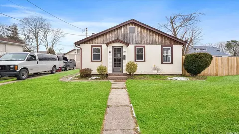 30 Cordello Ave, Central Islip, NY 11722