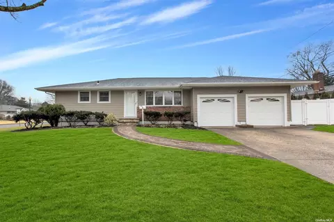 3 Simmons Dr, East Islip, NY 11730