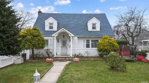 124 W Marshall St, Hempstead, NY 11550