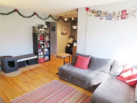13635 Jewel Ave #A, Flushing, NY 11367