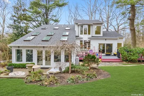 3 Redwood Dr, Dix Hills, NY 11746