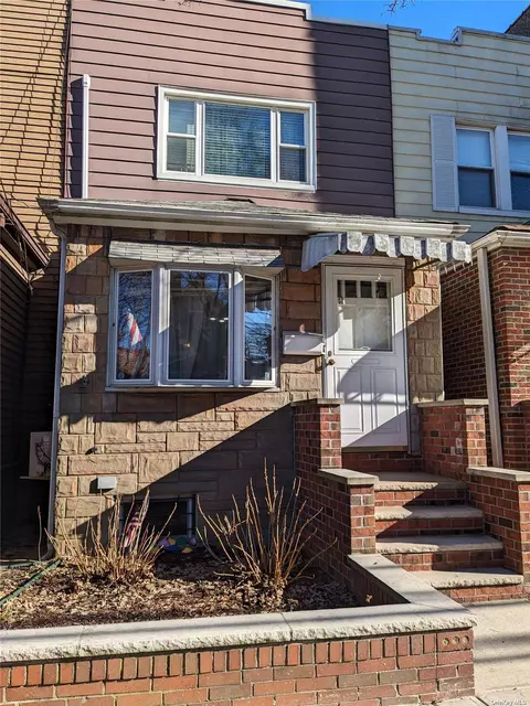 41-41 56th St, Woodside, NY 11377