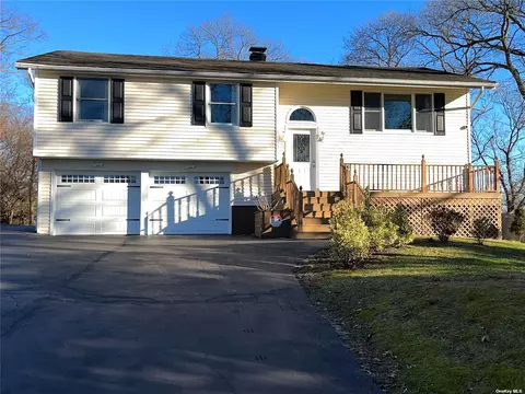 163 Grassy Pond Dr, Smithtown, NY 11787