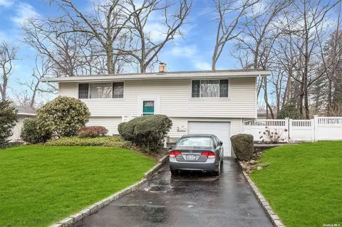 27 Redleaf Ln, Commack, NY 11725