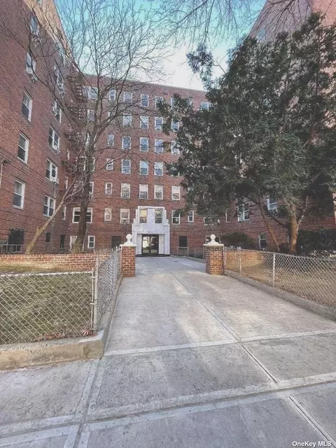 144-44 41st Ave #2C, Flushing, NY 11355