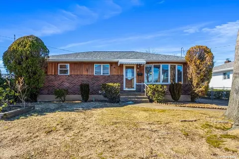 11 S 1st St, Bethpage, NY 11714