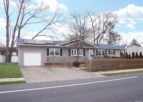 387 Commack Rd, Islip, NY 11751