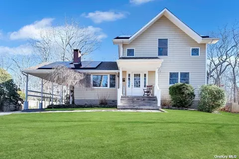 6 Bittersweet Ave, Hampton Bays, NY 11946