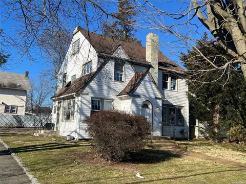 105 Warner Ave, Hempstead, NY 11550