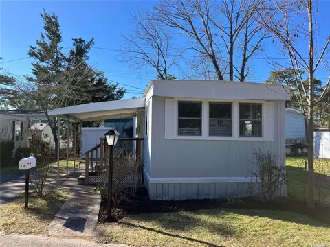 525 A5 Riverleigh, Riverhead, NY 11901