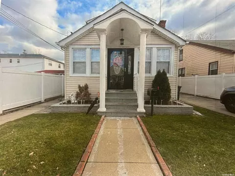 102-11 215th St, Queens Village, NY 11429