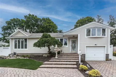 130 Marie St, Lindenhurst, NY 11757